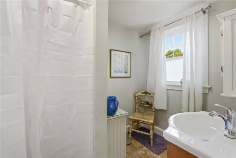 Bath - 117 Spring Green Rd, Warwick, RI 02888 photo 1 of 3