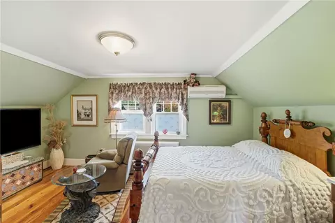 Bedroom - 117 Spring Green Rd, Warwick, RI 02888 photo 3 of 4