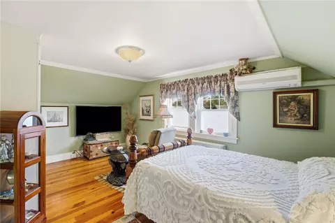 Bedroom - 117 Spring Green Rd, Warwick, RI 02888 photo 2 of 4