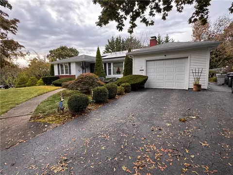 91 Ridgeway Rd, Cranston, RI 02920