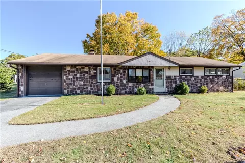 242 Dodge St, Warwick, RI 02886