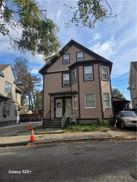 28 Verndale St, Providence, RI 02905