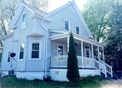 Exterior - 26 Ruby St, Woonsocket, RI 02895 photo 2 of 2
