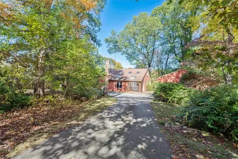 10 Midway St, Scituate, RI 02857