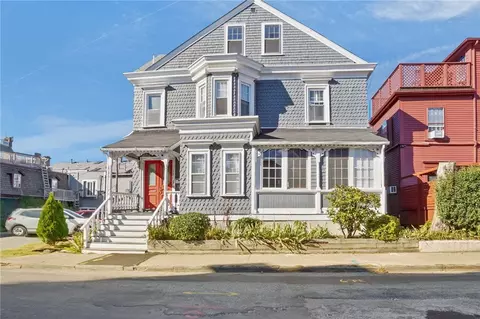 12 Catherine St #3, Newport, RI 02840