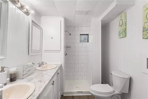 Bath - 17 Park Ln, Coventry, RI 02816 photo 1 of 2