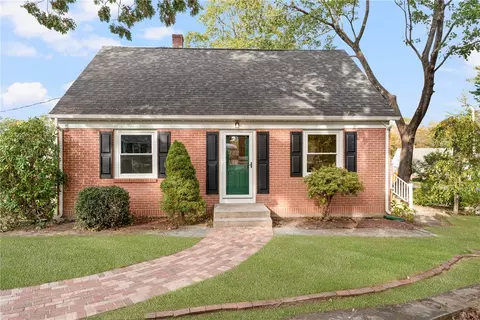 12 Bayou Dr, Greenville, RI 02828