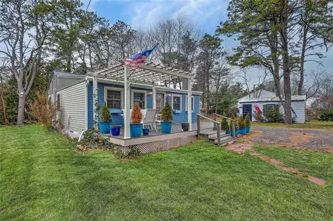 108 Balsam Rd, South Kingstown, RI 02879