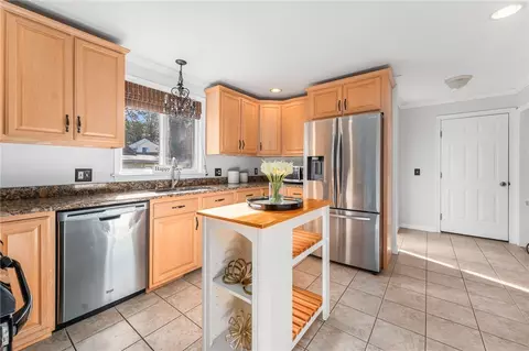 16 Taylor Ln, Warwick, RI 02886 photo 15