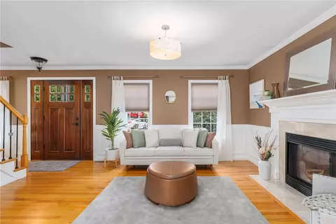 16 Taylor Ln, Warwick, RI 02886 photo 3