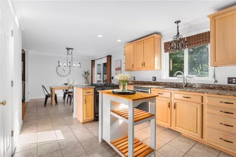 16 Taylor Ln, Warwick, RI 02886 photo 12