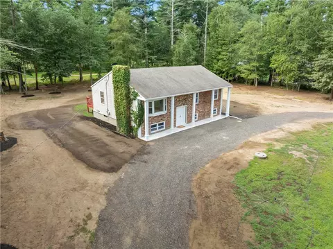 14 Crestwood Dr, Richmond, RI 02832