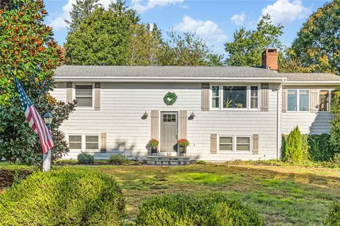 10 Highland Rd, Saunderstown, RI 02874