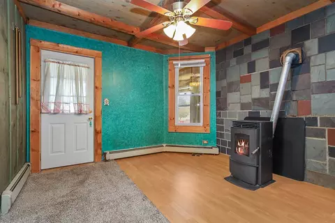 Living - 625 Gaskill St, Woonsocket, RI 02895 photo 7 of 7