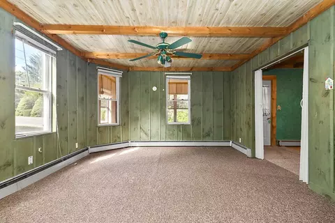 Living - 625 Gaskill St, Woonsocket, RI 02895 photo 4 of 7