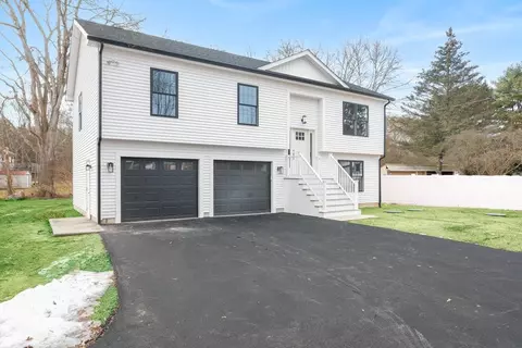 61 Church St, Bradford, RI 02808