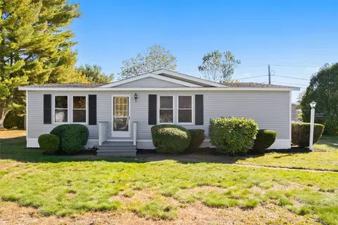 14 Valiant Dr, Coventry, RI 02816