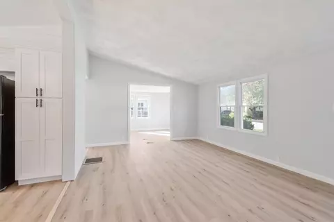 Living - 14 Valiant Dr, Coventry, RI 02816 photo 2 of 6
