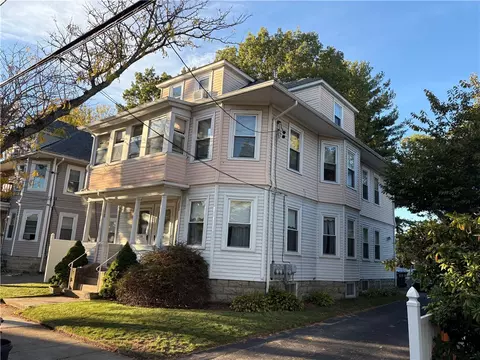 137 Rutherglen Ave, Providence, RI 02907