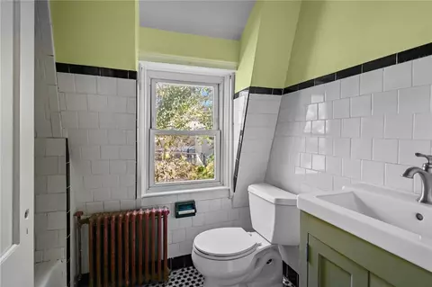 Bath - 49 Bridge St, Warren, RI 02885 photo 1 of 2