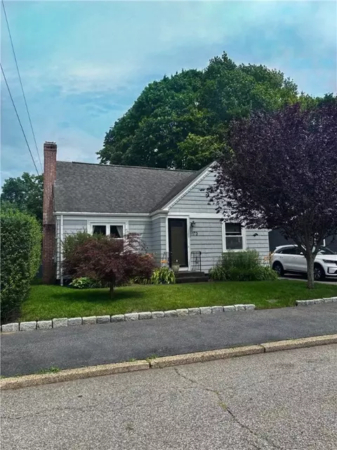 173 Maplecrest Dr, Pawtucket, RI 02861