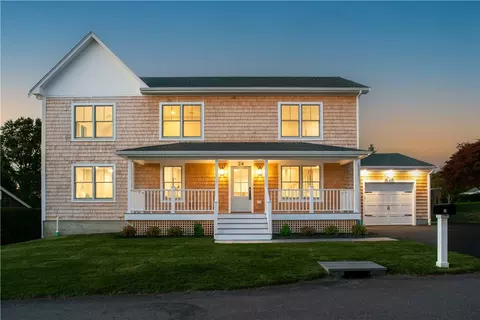 24 Perry Ave, Middletown, RI 02842