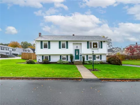 23 Bourne Ave, North Providence, RI 02911