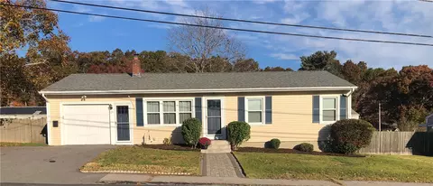 29 Linwood Dr, Coventry, RI 02816