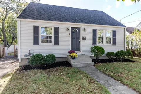 76 Massachusetts Ave, Warwick, RI 02888