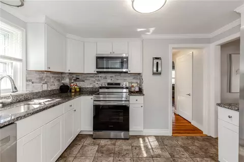 Kitchen - 76 Massachusetts Ave, Warwick, RI 02888 photo 4 of 4