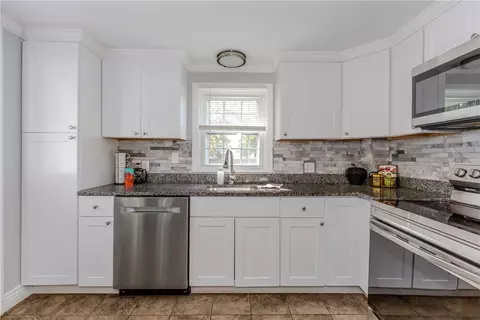 Kitchen - 76 Massachusetts Ave, Warwick, RI 02888 photo 1 of 4