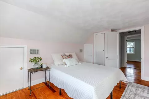 Bedroom - 76 Massachusetts Ave, Warwick, RI 02888 photo 5 of 7