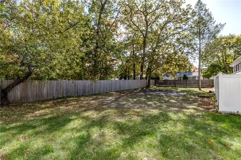 Exterior - 76 Massachusetts Ave, Warwick, RI 02888 photo 6 of 7