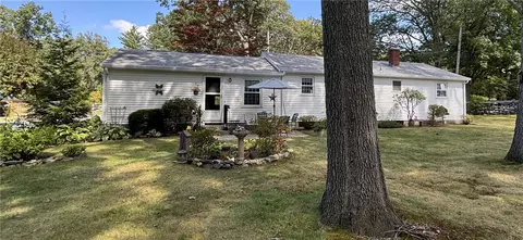 4 Pine Crest Dr, Woonsocket, RI 02895 photo 3