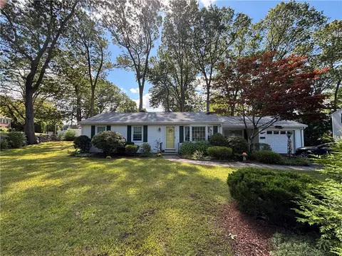 4 Pine Crest Dr, Woonsocket, RI 02895 photo 20