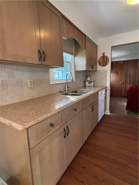 4 Pine Crest Dr, Woonsocket, RI 02895 photo 5