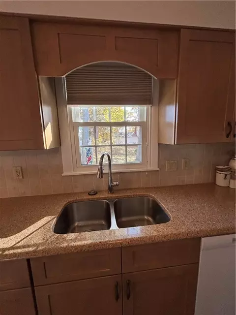 4 Pine Crest Dr, Woonsocket, RI 02895 photo 8