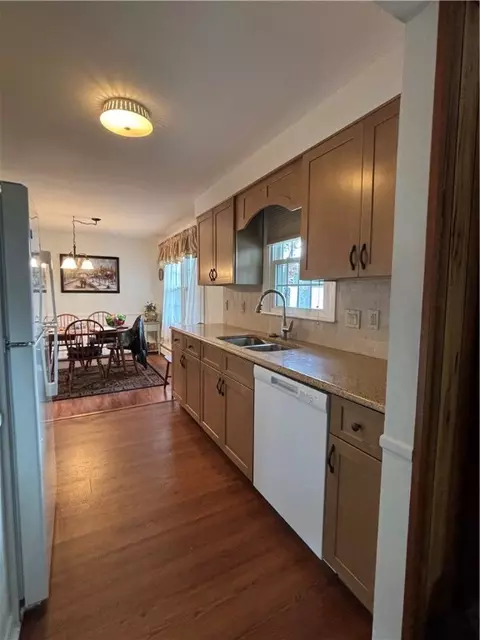 4 Pine Crest Dr, Woonsocket, RI 02895 photo 7