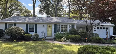 4 Pine Crest Dr, Woonsocket, RI 02895 photo 2