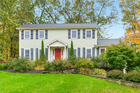 2 Woodvale Dr, Johnston, RI 02919
