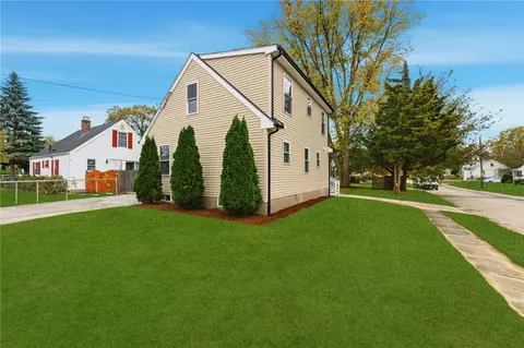 170 Holmes Rd, Warwick, RI 02888 photo 5