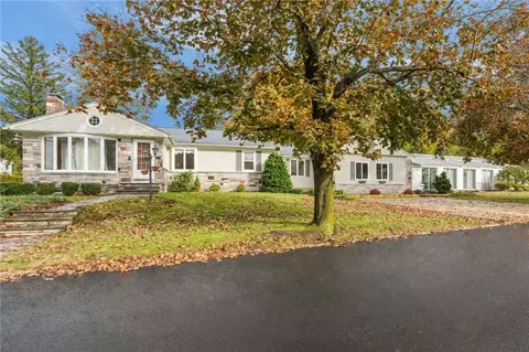 2 Oak Grove Blvd, North Providence, RI 02911