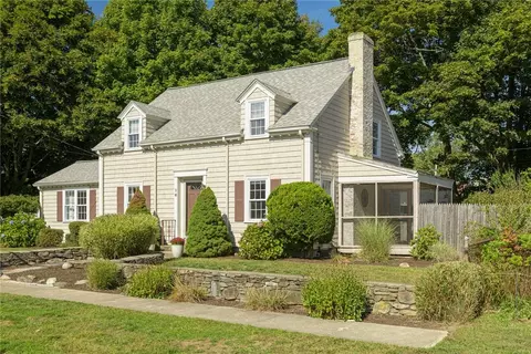 16 Elm Ave, Rumford, RI 02916