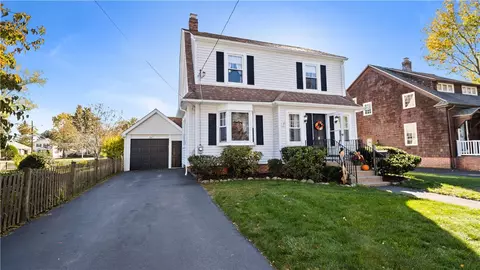 8 Atlantic Ave, Warwick, RI 02888