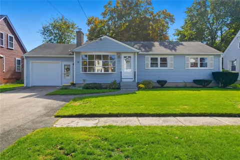 32 Omaha Blvd, Warwick, RI 02889