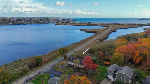 91 Bonnet Point Rd, Narragansett, RI 02882