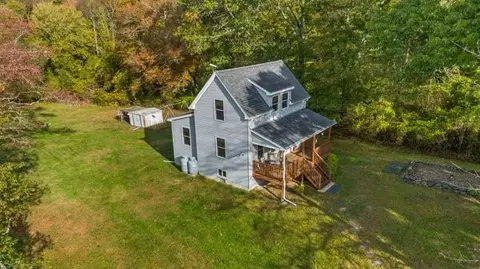033 Alden Ave, Portsmouth, RI 02871