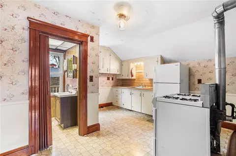 Entry Way - 108 Rodman St, Woonsocket, RI 02895 photo 3 of 3