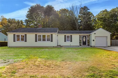 26 Hunts River Dr, North Kingstown, RI 02852