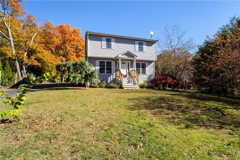 54 Lincoln Dr, Johnston, RI 02919